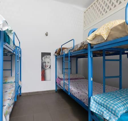 Bedcelona Hostel Barcellona Esterno foto