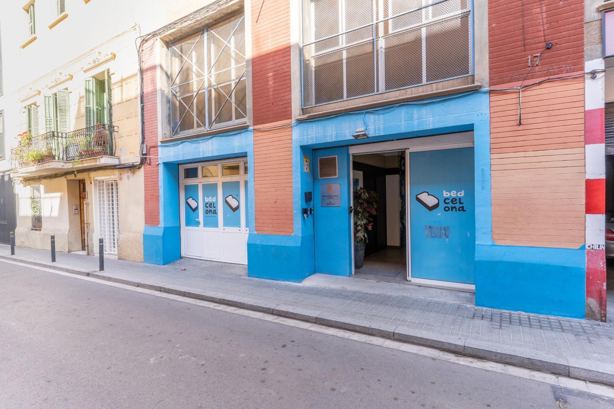 Bedcelona Hostel Barcellona Esterno foto