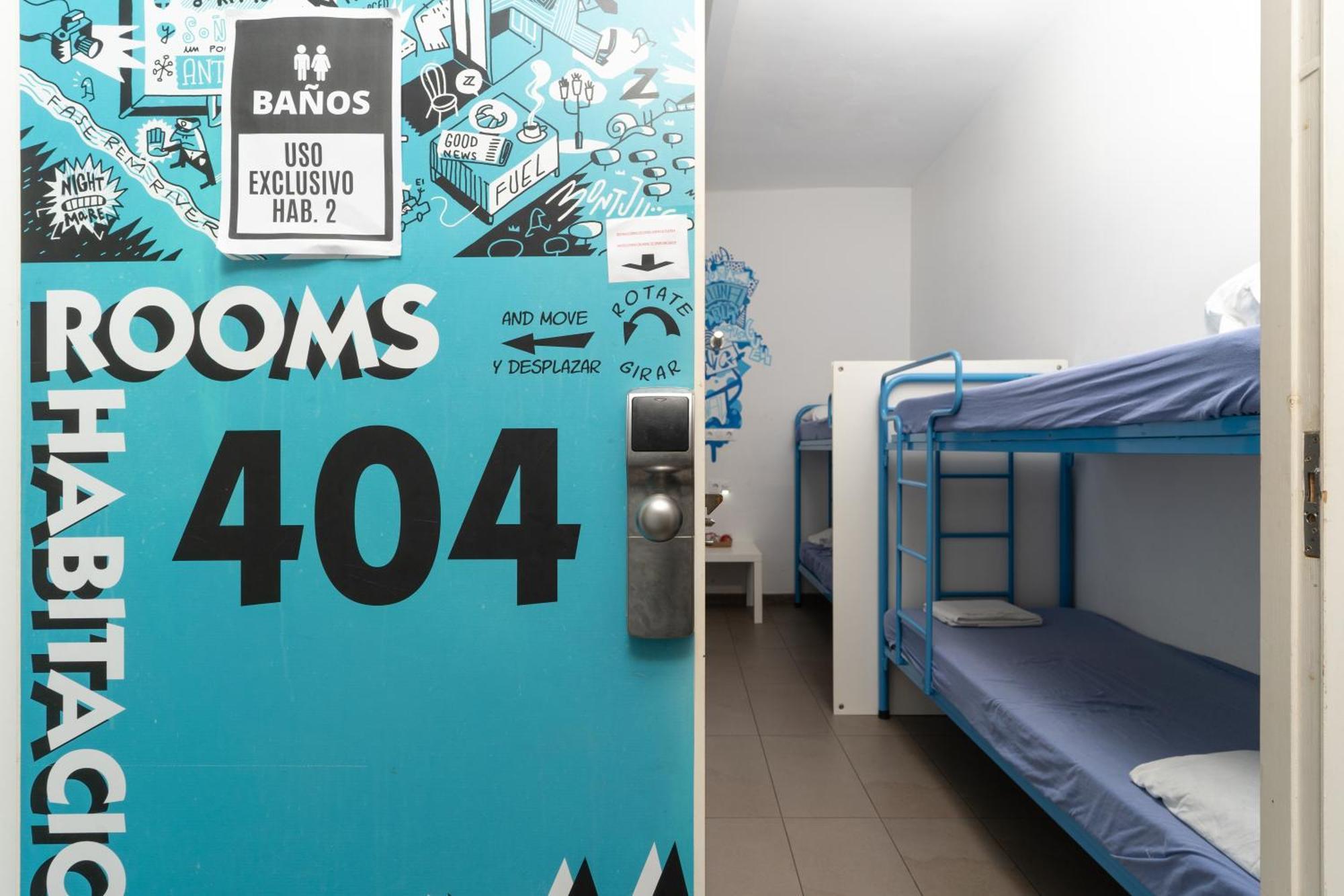 Bedcelona Hostel Barcellona Esterno foto